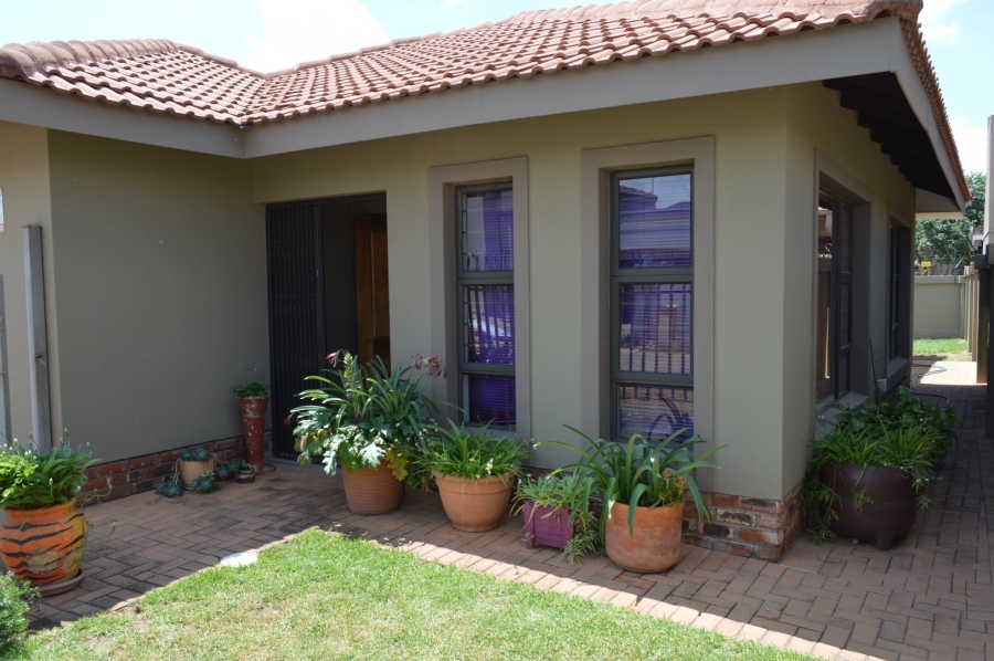 2 Bedroom Property for Sale in Flamwood North West